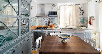 Pleasing House in the Center of the Famous Taormina Near the Sea