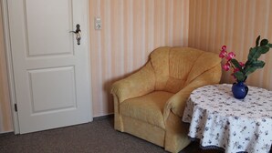 Reception - Cosy Apartment With Terrace, Garden, Barbecue, Heating, Pond (Kroepelin)