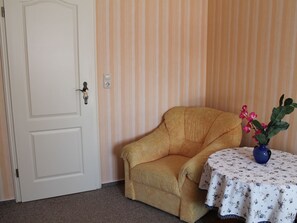 Reception - Cosy Apartment With Terrace, Garden, Barbecue, Heating, Pond (Kroepelin)