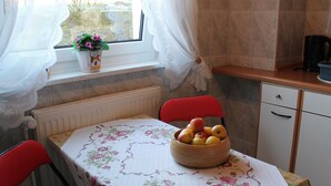 Apartment | Dining - Cosy Apartment With Terrace, Garden, Barbecue, Heating, Pond (Kroepelin)