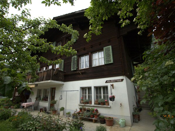 Exterior - Neat House With View at the Mountains Near Lake Brienz (Brienzwiler)