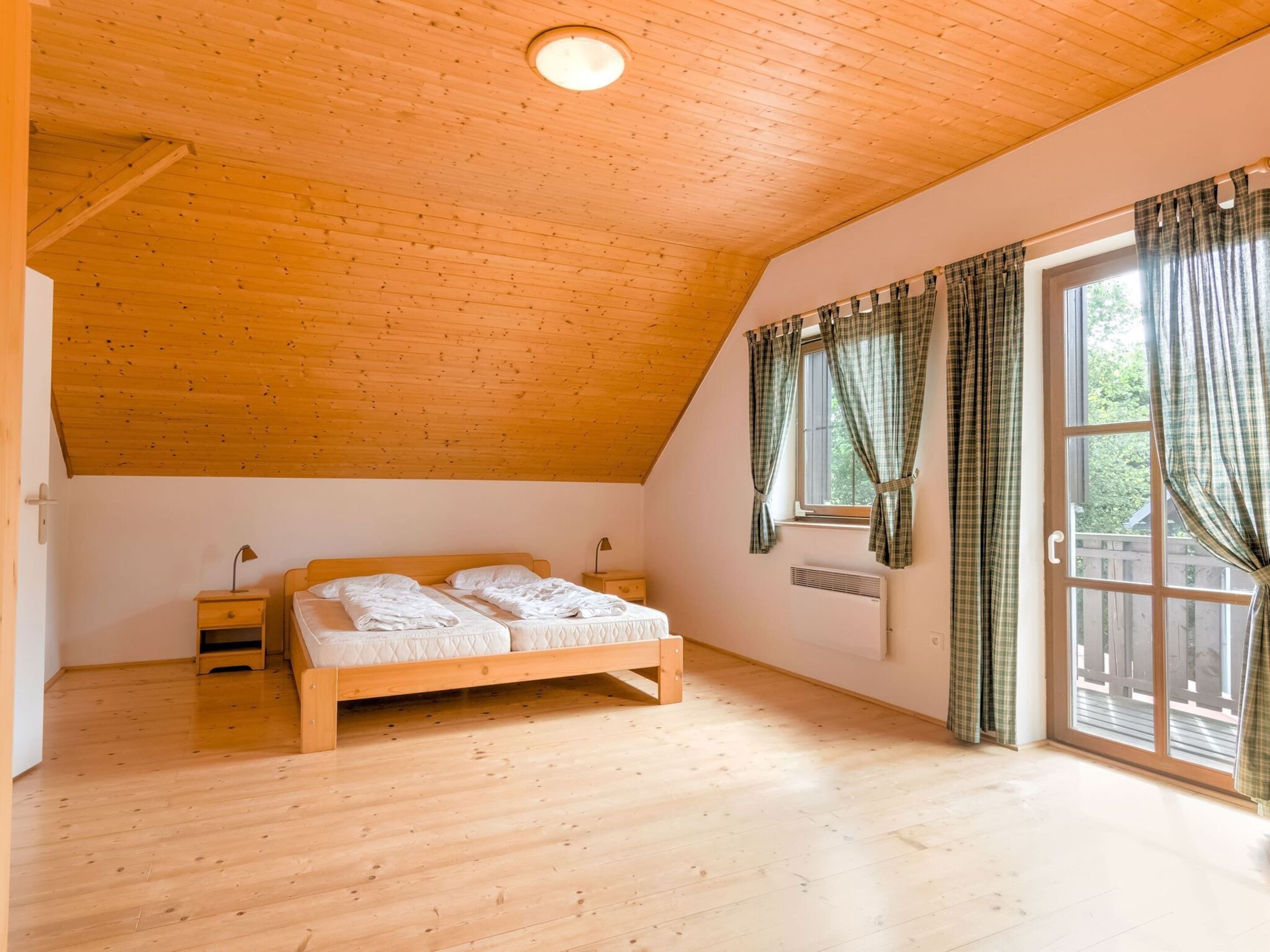 Rumah | 4 kamar tidur dan dilengkapi dengan perabotan berbeda-beda