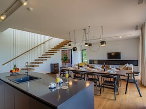 Villa | Dining
