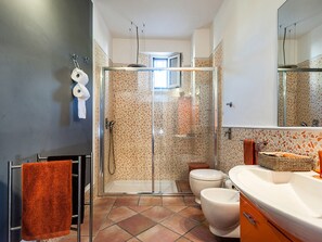 House | Bilik Mandi | Pancuran mandi 
