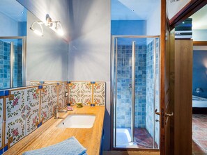 Bathroom | Shower, towels