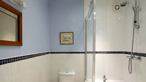 Bathroom - Cozy Cottage in Lynmouth With Terrace (Lynmouth)