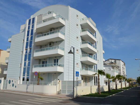 House | Exterior - Residence With Pool in Roseto Degli Abruzzi Near the Sea (Roseto degli Abruzzi)