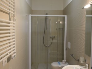 House | Bathroom - Residence With Pool in Roseto Degli Abruzzi Near the Sea (Roseto degli Abruzzi)
