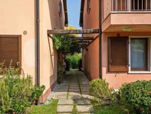 Exterior - Beautiful Apartment With Scenery Near Lake Garda (Polpenazze del Garda)