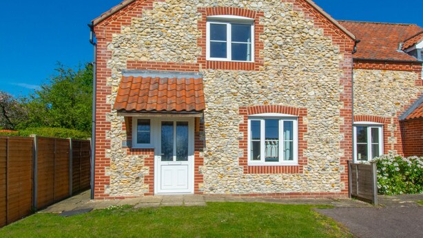 Exterior - Beautiful Holiday Home With Private Garden and Close to the sea (Walsingham)