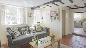 House | Living room - Cozy Holiday Home in Westleton With Garden (Saxmundham)