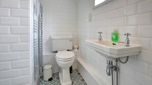 House | Bathroom - Cozy Holiday Home in Westleton With Garden (Saxmundham)