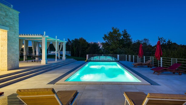 Outdoor pool - Extraordinary Luxury Design Villa With Pool, Spa & Wellness (Svetvincenat)