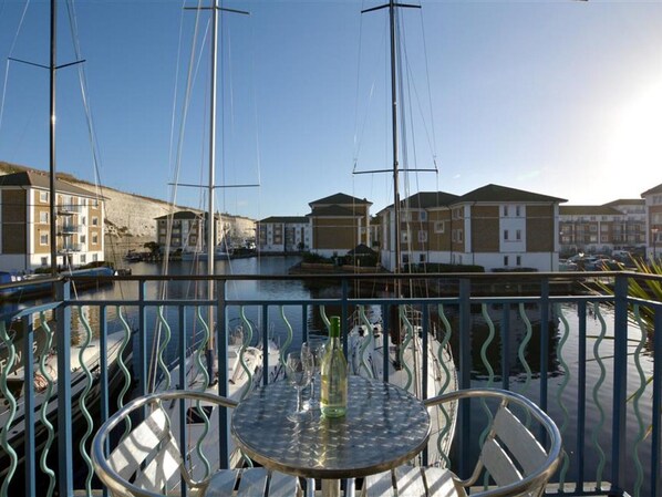 Apartment | Balcony - Cozy Apartment in Brighton near Sea (Brighton)
