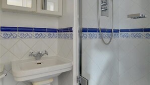 Bathroom - Cozy Apartment in Brighton near Sea (Brighton)