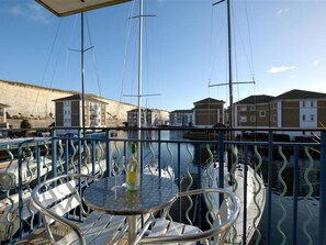 Balcony - Cozy Apartment in Brighton near Sea (Brighton)