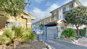 Exterior - Cozy Apartment in Brighton near Sea (Brighton)