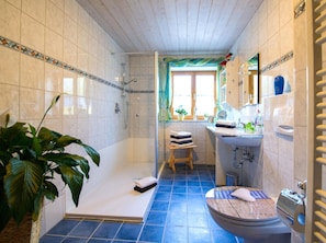 Apartment | Bathroom