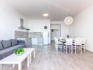 Private kitchen - Villa in Dramalj With Swimming Pool (Crikvenica)