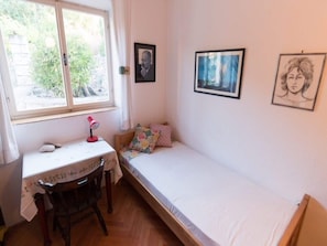 House | 2 bedrooms, individually furnished