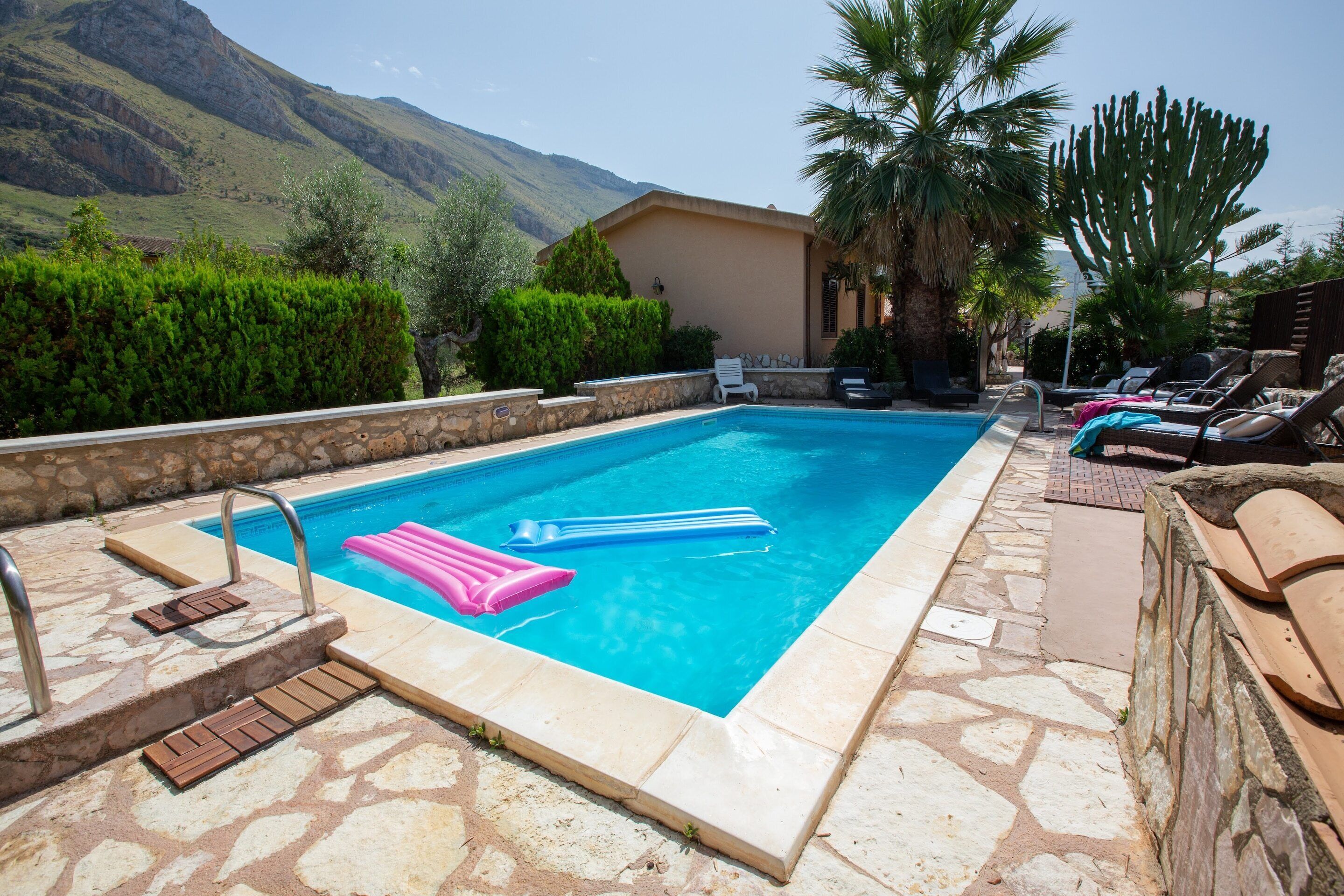 Villa | Pool | Indoor pool, outdoor pool