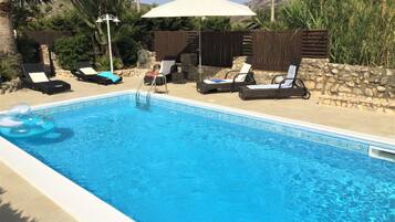 Villa | Pool | Indoor pool, outdoor pool