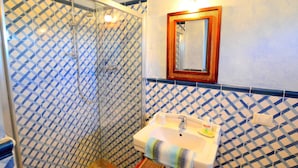 Apartment | Bathroom - Well Maintained Holiday Home (Marsciano)