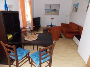 Apartment | Wohnzimmer | DVD-Player