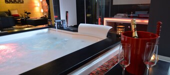 Deluxe Holiday Home in Welkenraedt with Hot Tub & Steam Shower