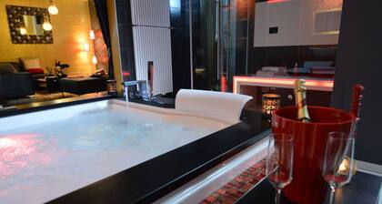 Deluxe Holiday Home in Welkenraedt with Hot Tub & Steam Shower