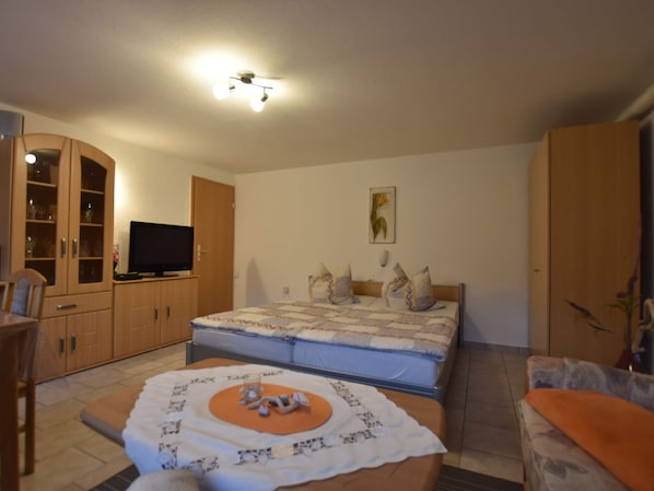 Apartment | 1 bedroom, individually furnished, bed sheets
