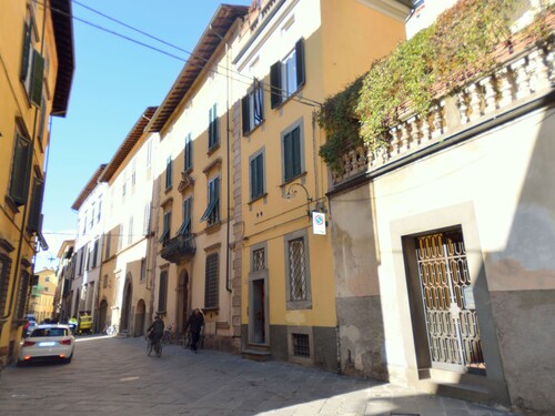 Apartment in the Historic Center of Lucca, for a Visit to the City