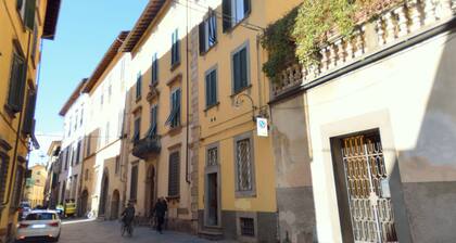 Apartment in the Historic Center of Lucca, for a Visit to the City