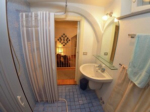 Shower - Apartment in the Historic Center of Lucca, for a Visit to the City (Lucca)