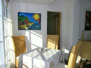 Dining - Attractive Mansion in Steffenshagen with Terrace near Beach (Steffenshagen)