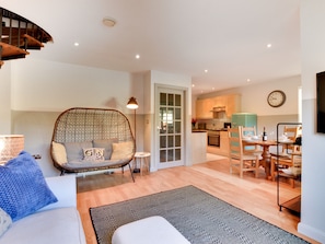 House | 2 bedrooms, individually furnished, bed sheets - Plush Holiday Home Overlooking Petherick Creek in Cornwall (Wadebridge)