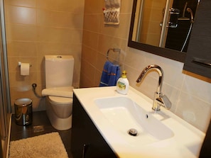 House | Bathroom | Shower, towels - Home With Small Pool Near Athens, Easily Accessible by Public Transport (Marathon)