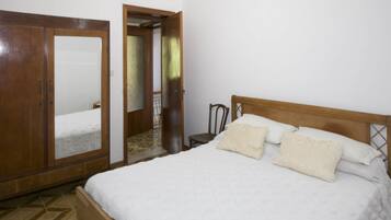 4 bedrooms, individually furnished, iron/ironing board, bed sheets
