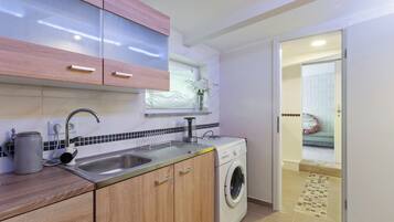 House | Private kitchen | Fridge, microwave, oven, stovetop