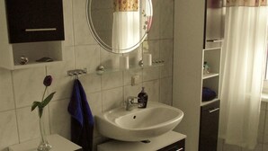 Apartment | Bathroom