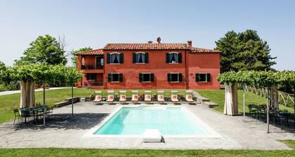 Luxurious Villa in Tredozio With Swimming Pool