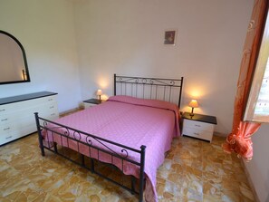Villa - Cosy and Comfortable Apartment in Marina di Massa, Near the Beach (Massa)
