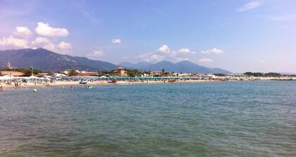 Cosy and Comfortable Apartment in Marina di Massa, Near the Beach