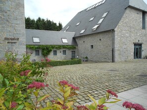 Exterior - Comfortable Holiday Home Near Forest in Macon (Momignies)