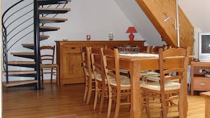 Dining - Comfortable Holiday Home Near Forest in Macon (Momignies)