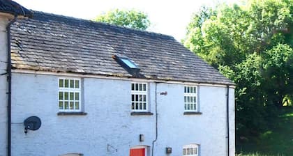 Cozy Apartment with Lovely Fireplace near Brecon Beacons National Park