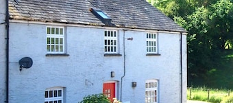 Cozy Apartment with Lovely Fireplace near Brecon Beacons National Park