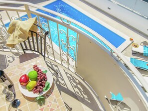 Villa | Dining - Modern Villa with Private Pool & Hot Tub near Center & Beach (Novigrad)