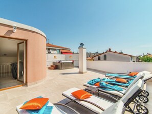 Vila | Piscina | Piscina interna, piscina externa