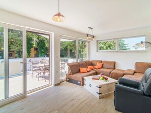 Villa | Living area - Modern Villa with Private Pool & Hot Tub near Center & Beach (Novigrad)